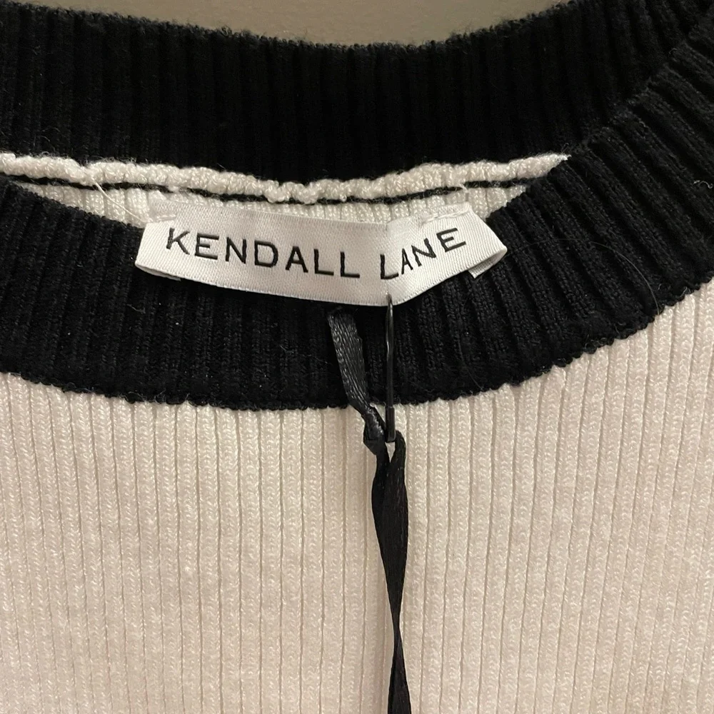 Kendall Lane Asymmetric Twist Top - Picture 3 of 4